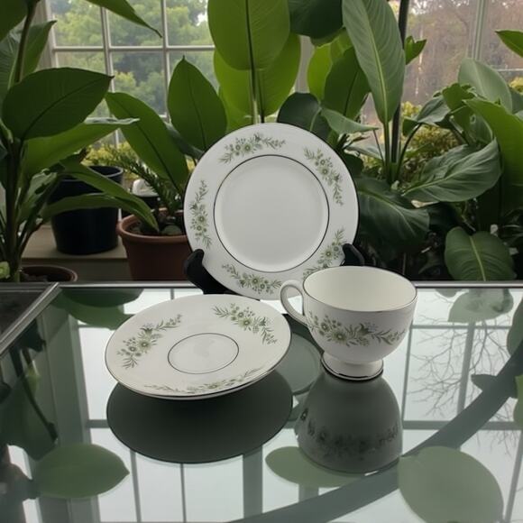 Wedgwood "Westbury" Bone China Trio Tea Set Silver Gilding Footed Cup - Picture 1 of 9